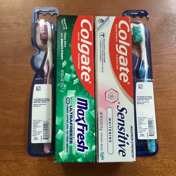 Colgate Toothpastes and Oral-B Toothbrushes Bundle NEW - Picture 3 of 5